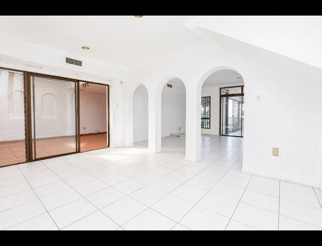 3 BEDROOM TOWNHOUSE FOR SALE IN ESSENWOOD